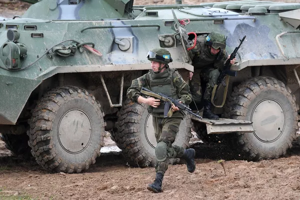 Военнослужащие во время командно-штабных учений ОДКБ Нерушимое братство 2020 на полигоне Лосвидо под Витебском - Sputnik Армения