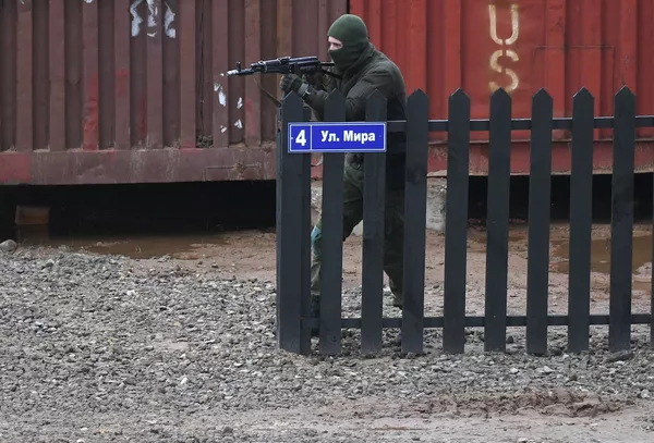Военнослужащий во время командно-штабных учений ОДКБ Нерушимое братство 2020 на полигоне Лосвидо под Витебском - Sputnik Армения