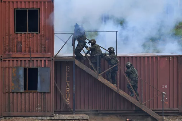 Военнослужащие во время командно-штабных учений ОДКБ Нерушимое братство 2020 на полигоне Лосвидо под Витебском - Sputnik Армения