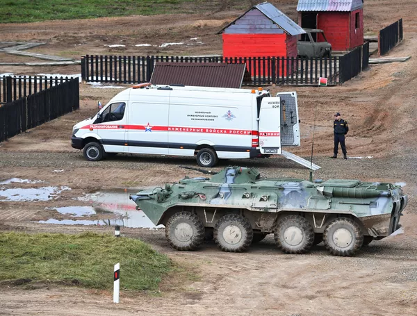 Мобильный инженерный комплекс разминирования и бронетранспортер БТР-80 во время командно-штабных учений ОДКБ Нерушимое братство 2020 на полигоне Лосвидо под Витебском - Sputnik Армения