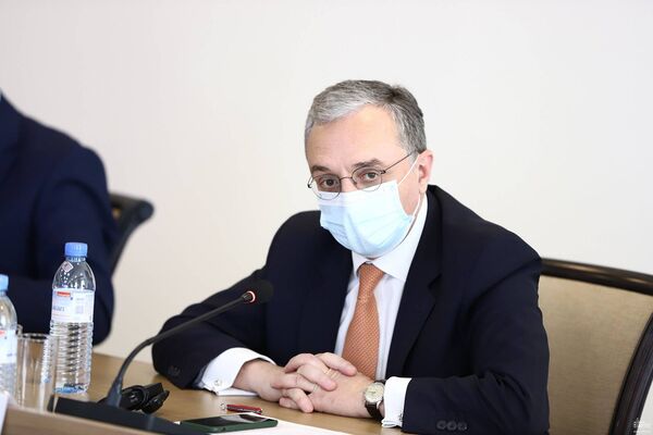 Азербайджан применяет запрещенное оружие: встреча с зарубежным дипломатами в МИД Армении - Sputnik Армения