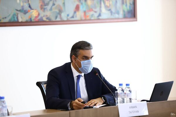 Азербайджан применяет запрещенное оружие: встреча с зарубежным дипломатами в МИД Армении - Sputnik Армения