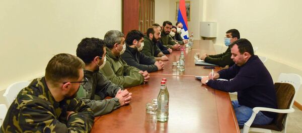 Президент НКР Араик Арутюнян принял депутатов фракции «Мой шаг» НС РА во главе с Араратом Мирзояном (20 октября 2020). Степанакерт Президент НКР Араик Арутюнян принял депутатов фракции «Мой шаг» НС РА во главе с Араратом Мирзояном (20 октября 2020). Степанакерт - Sputnik Արմենիա