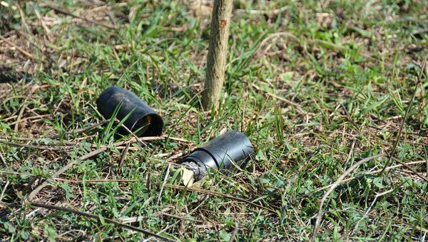 ГСЧС представила снимки разорвавшихся и неразорвавшихся снарядов запрещенных видов вооружений, примененных ВС Азербайджана в Карабахе - Sputnik Армения