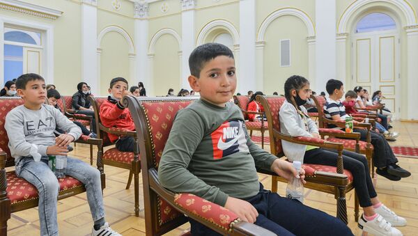 В резиденции президента Армении приняли детей из Арцаха, вынужденно переехавших в Армению из-за турецко-азербайджанской агрессии (20 октября 2020). Еревaн - Sputnik Армения
