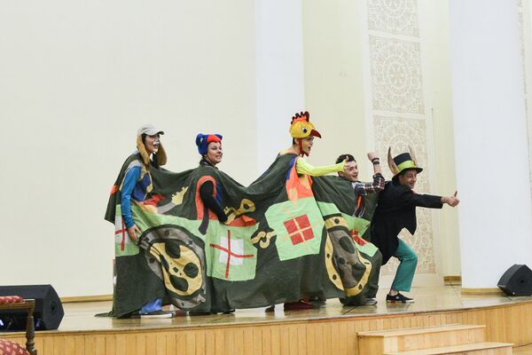 «Ուզում եմ` խաղաղություն լինի և հայրիկները գան տուն». արցախցի երեխաները` նախագահականում «Ուզում եմ` խաղաղություն լինի և հայրիկները գան տուն». արցախցի երեխաները` նախագահականում - Sputnik Արմենիա