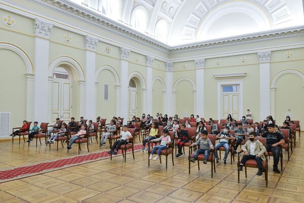 «Ուզում եմ` խաղաղություն լինի և հայրիկները գան տուն». արցախցի երեխաները` նախագահականում «Ուզում եմ` խաղաղություն լինի և հայրիկները գան տուն». արցախցի երեխաները` նախագահականում - Sputnik Արմենիա