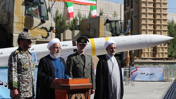 Президент Ирана Хасан Роухани во время презентации зенитной ракетной системы Bavar-373 (22 августа 2019). Иран - Sputnik Армения
