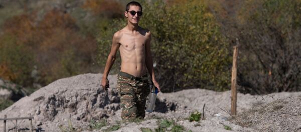 Военнослужащий Армии Обороны НКР - Sputnik Արմենիա