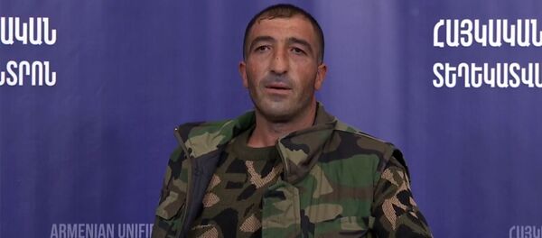 Доброволец Арутюн Багдасарян во время брифинга в Едином информационном центре (20 октября 2020). Еревaн Доброволец Арутюн Багдасарян во время брифинга в Едином информационном центре (20 октября 2020). Еревaн - Sputnik Արմենիա