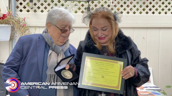 Սոնա Վանն իր մրցանակն ընդունել է արցախյան պատերազմում հերոսացող մարտիկների անունից Սոնա Վանն իր մրցանակն ընդունել է արցախյան պատերազմում հերոսացող մարտիկների անունից - Sputnik Արմենիա