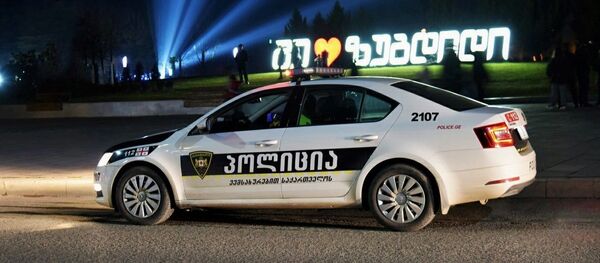 Машина патрульной полиции в Зугдиди. В Грузии борются с коронавирусом - Sputnik Армения