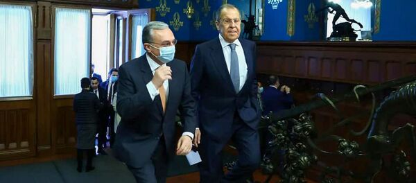 Главы МИД Армении и России Зограб Мнацаканян и Сергей Лавров перед началом встречи (21 октября 2020). Москвa Главы МИД Армении и России Зограб Мнацаканян и Сергей Лавров перед началом встречи (21 октября 2020). Москвa - Sputnik Армения