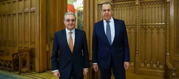 Главы МИД Армении и России Зограб Мнацаканян и Сергей Лавров перед началом встречи (21 октября 2020). Москвa - Sputnik Արմենիա