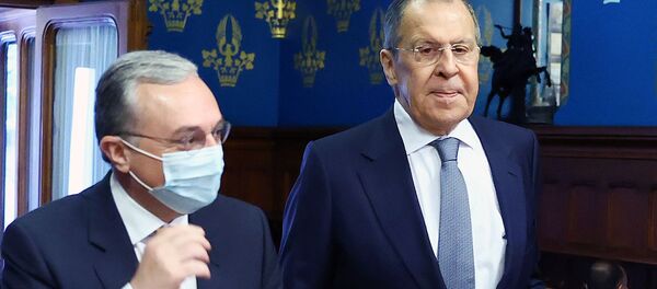 Главы МИД Армении и России Зограб Мнацаканян и Сергей Лавров перед началом встречи (21 октября 2020). Москвa - Sputnik Армения