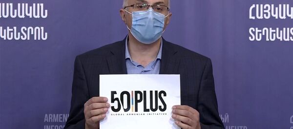 Исполнительный директор Всеармянского фонда Айастан Айкак Аршакян на брифинге в Едином информационном центре (21 октября 2020). Еревaн - Sputnik Արմենիա