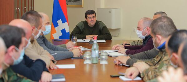 Президент Карабаха Араик Арутюнян во время совещания Президент Карабаха Араик Арутюнян во время совещания - Sputnik Армения