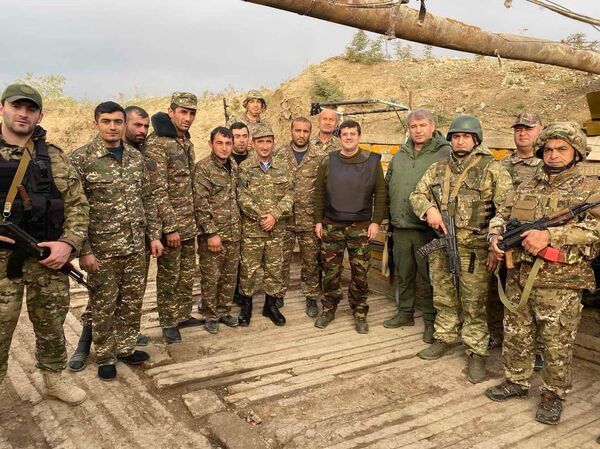 «Առաջնագծից վերադառնում եմ նոր ուժերով». Արցախի նախագահը լուսանկարներ է հրապարակել «Առաջնագծից վերադառնում եմ նոր ուժերով». Արցախի նախագահը լուսանկարներ է հրապարակել - Sputnik Արմենիա