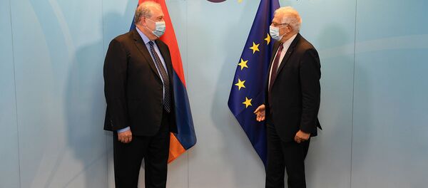 Президент Армении Армен Саркисян встретился с главой внешнеполитического ведомства ЕС Джозепом Боррелем (22 октября 2020). Брюссель - Sputnik Արմենիա