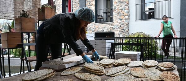 Ինչպես են արցախցի կանայք թիկունքն ամրացնում տաք ժենգյալով հացով Ինչպես են արցախցի կանայք թիկունքն ամրացնում տաք ժենգյալով հացով - Sputnik Արմենիա