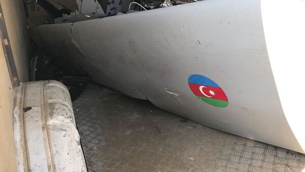 Армия Обороны Карабаха опубликовало новые кадры сбитого турецкого беспилотника Bayraktar ВС Азербайджана - Sputnik Армения