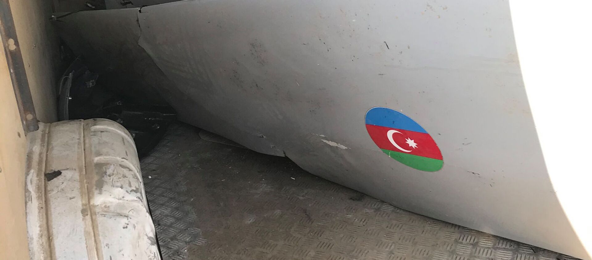 Армия Обороны Карабаха опубликовало новые кадры сбитого турецкого беспилотника Bayraktar ВС Азербайджана - Sputnik Армения, 1920, 07.06.2021