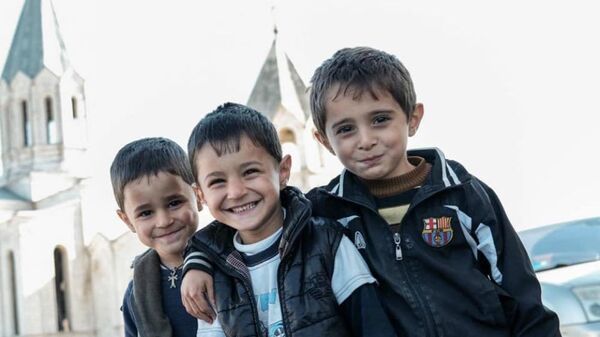 Дети в Шуши, возле Казанчецоца - Sputnik Армения