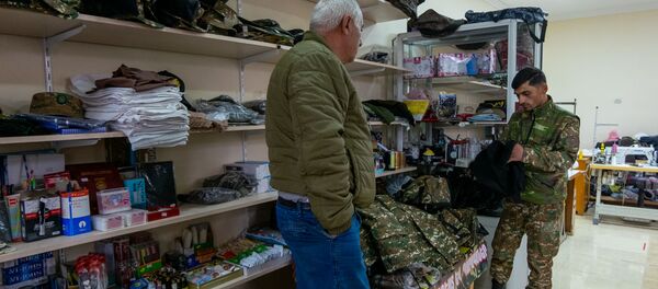 В семейном ателье в Горисе бесплатно шьют форму для добровольцев В семейном ателье в Горисе бесплатно шьют форму для добровольцев - Sputnik Արմենիա