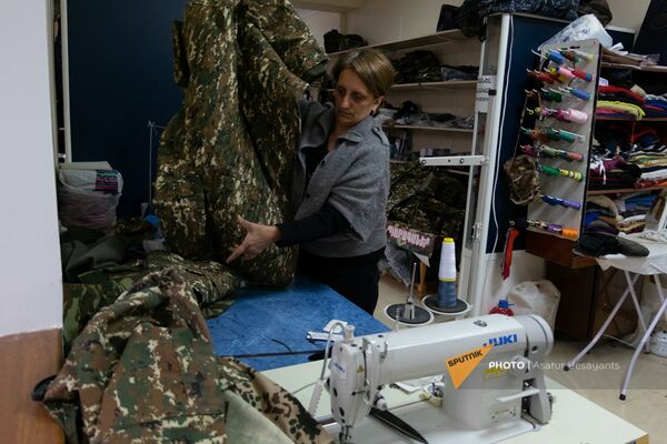 Երկրորդ «ռազմաճակատ». Գորիսում անվճար համազգեստ են կարում կամավորների համար Երկրորդ «ռազմաճակատ». Գորիսում անվճար համազգեստ են կարում կամավորների համար - Sputnik Արմենիա