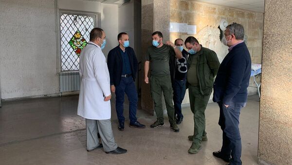 Министр здравоохранения Арсен Торосян посетил районные медцентры, где проходят лечения раненные военнослужащие - Sputnik Армения
