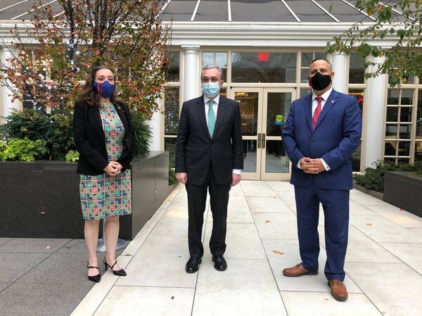 Մնացականյանն ԱՄՆ–ում հայ համայնքի ներկայացուցիչների հետ խոսել է ԼՂ իրավիճակի մասին Մնացականյանն ԱՄՆ–ում հայ համայնքի ներկայացուցիչների հետ խոսել է ԼՂ իրավիճակի մասին - Sputnik Արմենիա