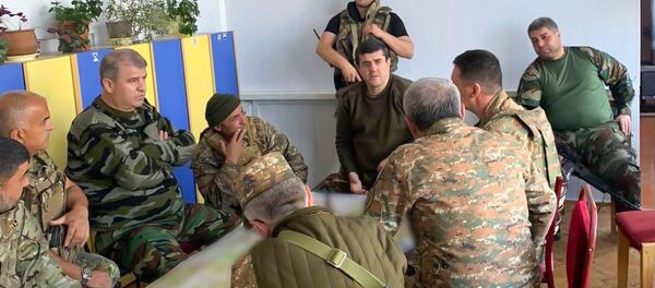 Президент Карабаха Араик Арутюнян и командующий Армией обороны Карабаха Джалал Арутюнян на юго-востоке Карабаха (25 октября 2020). Карабах - Sputnik Արմենիա
