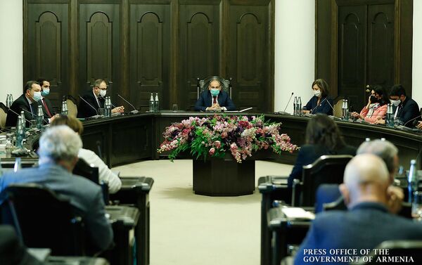 Премьер-министр Армении Никол Пашинян встретился с делегацией депутатов французского парламента (25 октября 2020). Еревaн - Sputnik Армения