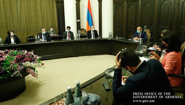 Премьер-министр Армении Никол Пашинян встретился с делегацией депутатов французского парламента (25 октября 2020). Еревaн - Sputnik Արմենիա