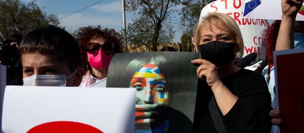 Акция протеста женщин и детей Карабаха у представительства ЕС в Армении (26 октября 2020). Еревaн - Sputnik Արմենիա