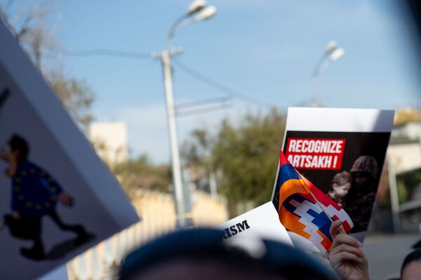 Անդամահատում են ու ասում` նստեք բանակցությունների. արցախցի կանայք պահանջ ունեն ԵՄ դեսպանից Անդամահատում են ու ասում` նստեք բանակցությունների. արցախցի կանայք պահանջ ունեն ԵՄ դեսպանից - Sputnik Արմենիա