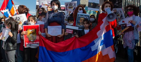 Акция протеста женщин и детей Карабаха у представительства ЕС в Армении (26 октября 2020). Еревaн - Sputnik Արմենիա