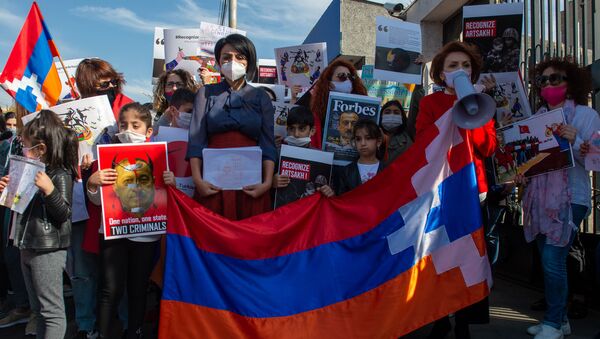 Акция протеста женщин и детей Карабаха у представительства ЕС в Армении (26 октября 2020). Еревaн - Sputnik Армения
