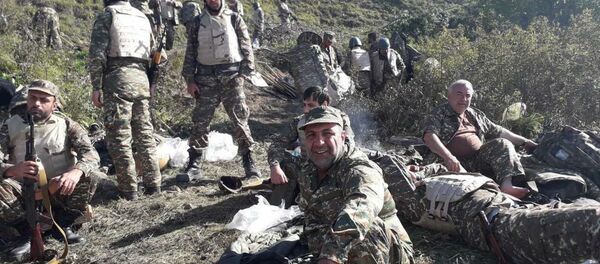 Ваагн Чахалян на передовой - Sputnik Արմենիա