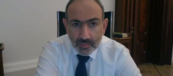 Премьер-министр Никол Пашинян во время прямого эфира (26 октября 2020). Еревaн - Sputnik Армения