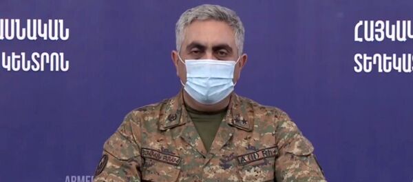 Брифинг представителя Минобороны РА Арцруна Ованнисяна и заместителя министра по чрезвычайным ситуациям Армена Памбухчяна (26 октября 2020). Еревaн Брифинг представителя Минобороны РА Арцруна Ованнисяна и заместителя министра по чрезвычайным ситуациям Армена Памбухчяна (26 октября 2020). Еревaн - Sputnik Արմենիա