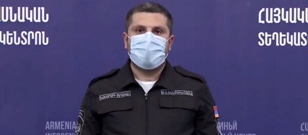 Брифинг представителя Минобороны РА Арцруна Ованнисяна и заместителя министра по чрезвычайным ситуациям Армена Памбухчяна (26 октября 2020). Еревaн - Sputnik Արմենիա