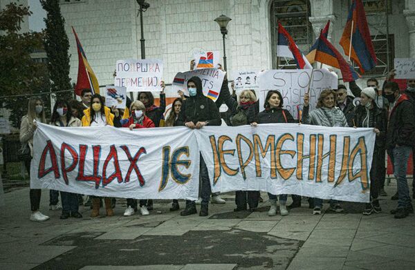 Слепые видят больше: демонстрация в поддержку Карабаха прошла в Белграде Слепые видят больше: демонстрация в поддержку Карабаха прошла в Белграде - Sputnik Армения