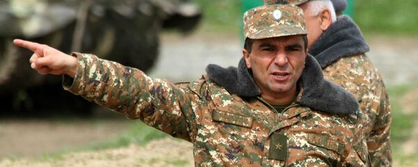 Генерал-майор Микаел Арзуманян на передовой - Sputnik Արմենիա