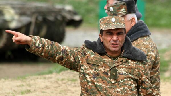 Генерал-майор Микаел Арзуманян на передовой - Sputnik Արմենիա