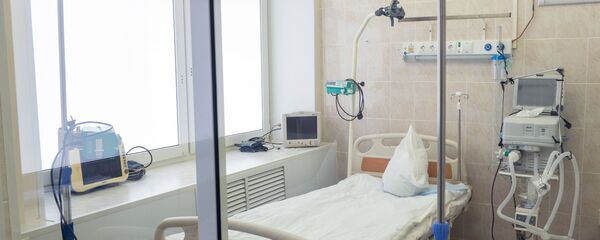 Палата интенсивной терапии для лечения больных коронавирусом в инфекционном отделении госпиталя - Sputnik Армения