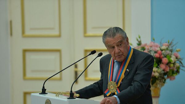 Эдуардо Эрнекян на торжественной церемонии присуждения высшего звания Национальный герой Армении (12 октября 2017). Еревaн - Sputnik Армения