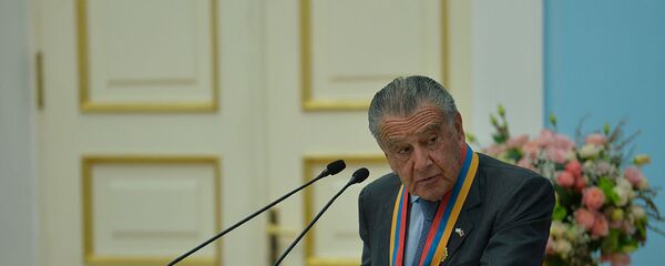 Эдуардо Эрнекян на торжественной церемонии присуждения высшего звания Национальный герой Армении (12 октября 2017). Еревaн - Sputnik Արմենիա