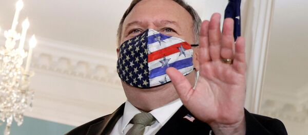 Госсекретарь США Майк Помпео перед встречей с министром иностранных дел Румынии Богданом Ауреску в Государственном департаменте (19 октября 2020). Вашингтон - Sputnik Армения