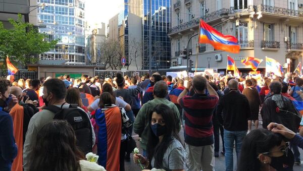 Акция протеста армян диаспоры Аргентины перед посольством Израиля (27 октября 2020). Буэнос-Айрес - Sputnik Армения